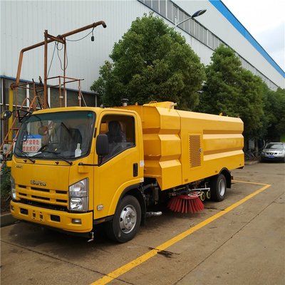 ISUZU KV600 700P Versatile Air Sweeper Truck For Various Cleaning Tasks And Surfaces