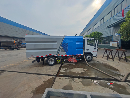 Powerful Truck Mounted Sweeping Machine For Large Scale Cleaning