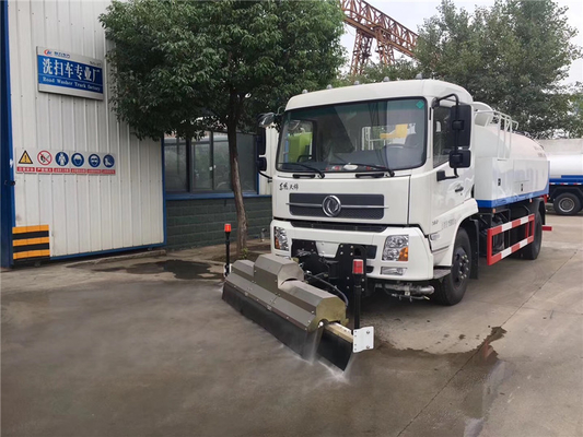 Heavy Duty Road Washing Truck With 20M3 Tank Volume And 25000KG GVW
