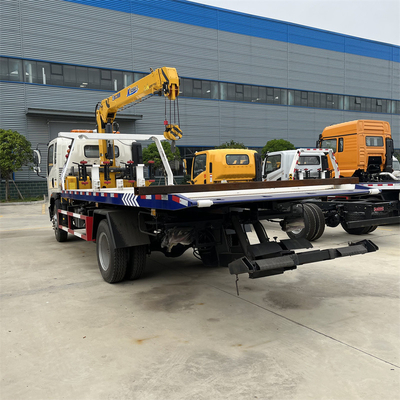 Howo Euro 3 Flatbed Wrecker Truck 4 Tons Flatbed Tilt Truck 116hp Rated Power