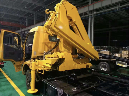 Diesel Fueled Flatbed Wrecker Truck 8 Tons With Folding Crane
