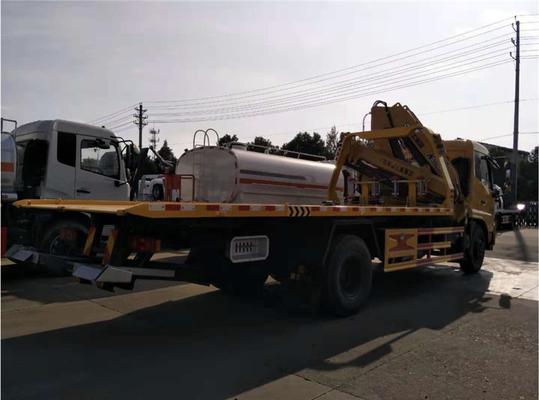 Diesel Fueled Flatbed Wrecker Truck 8 Tons With Folding Crane