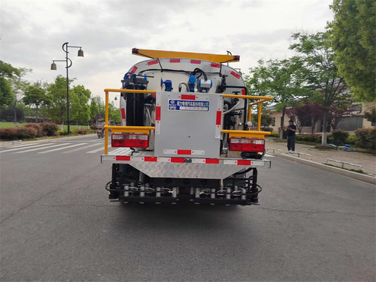 Dongfeng 4000 Liters Bitumen Asphalt Spray Truck With YC4FA120-30 Engine