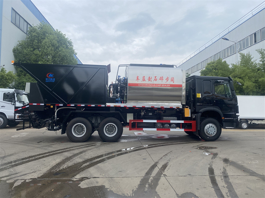 25000kg Sinotruck Howo Synchronous Chip Sealer Truck For Asphalt And Gravel Chips Spray
