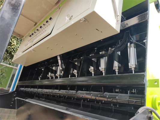 Sinotruck Howo Synchronous Chip Seal Truck For Anti Slip And Anti Seepage Roads