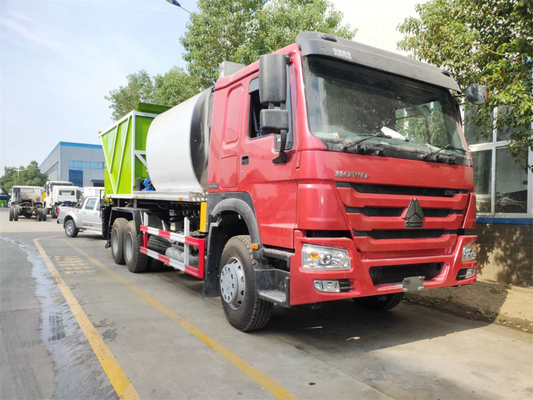 Sinotruck Howo Synchronous Chip Seal Truck For Anti Slip And Anti Seepage Roads