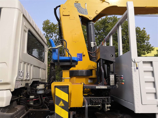 Chinese 4WD 4X4 Dongfeng Vehicle Mounted Crane With190hp Engine 8 Tons