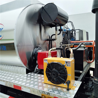 Dongfeng 6000 Liters Bitumen Spraying Truck For Highways Construction
