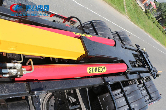 8x4 Sinotruck Howo Hook Lifting Arm Garbage Truck With 20 Cbm Bucket
