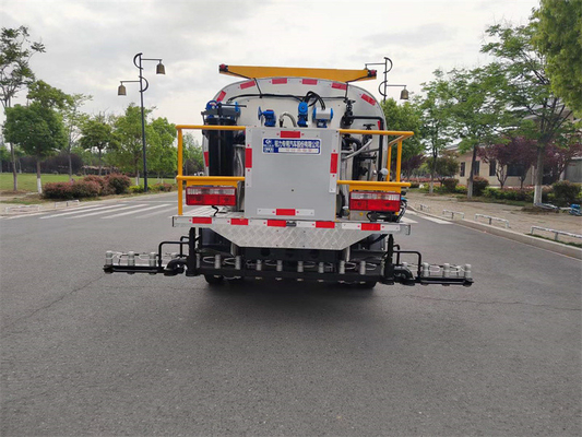 Dongfeng 4000 Liters Bitumen Asphalt Spray Truck With YC4FA120-30 Engine