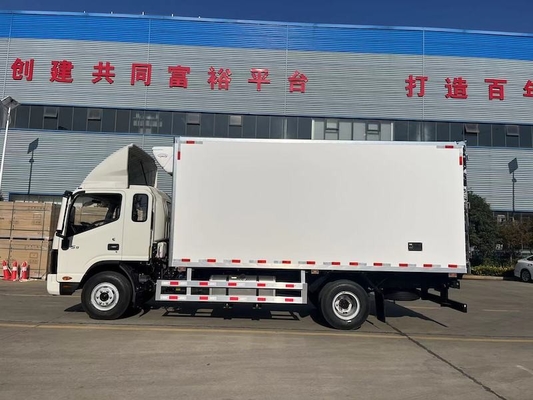 8-10 Ton Capacity JAC S9 Refrigerated Truck With 5.2m Refrigerated Box